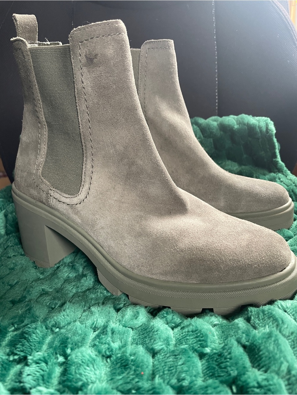 Splendid Suede Chelsea Block-Heel Bootie in Light Gray size 8.5